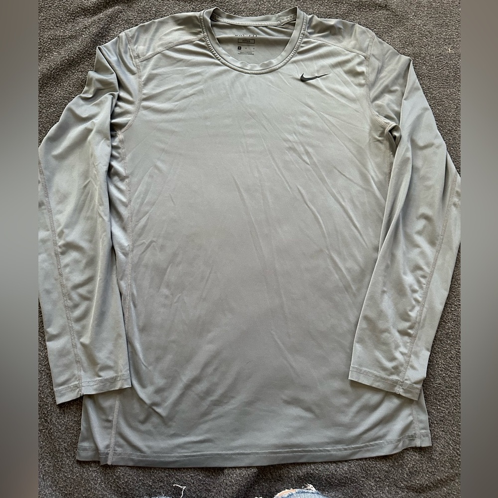 Nike Men's Light Gray Long Sleeve Tee